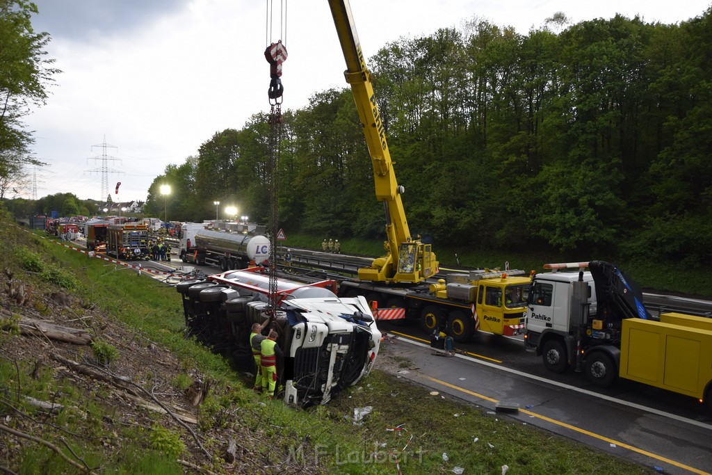 VU Gefahrgut LKW umgestuerzt A 4 Rich Koeln Hoehe AS Gummersbach P308.JPG - Miklos Laubert